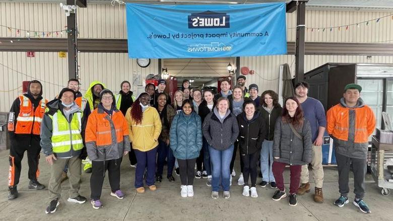 Students from Penn State DuBois and Penn State Greater Allegheny gather with other volunteers during their alternative spring break trip in Seattle